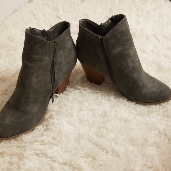 Gray booties just for you! - Picture 3 of 5